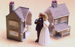 婚后与别人同居是否构成重婚罪？